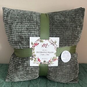 Millihome Feather Filled Oversized Pillows Green Set of 2 Beautiful! NEW!